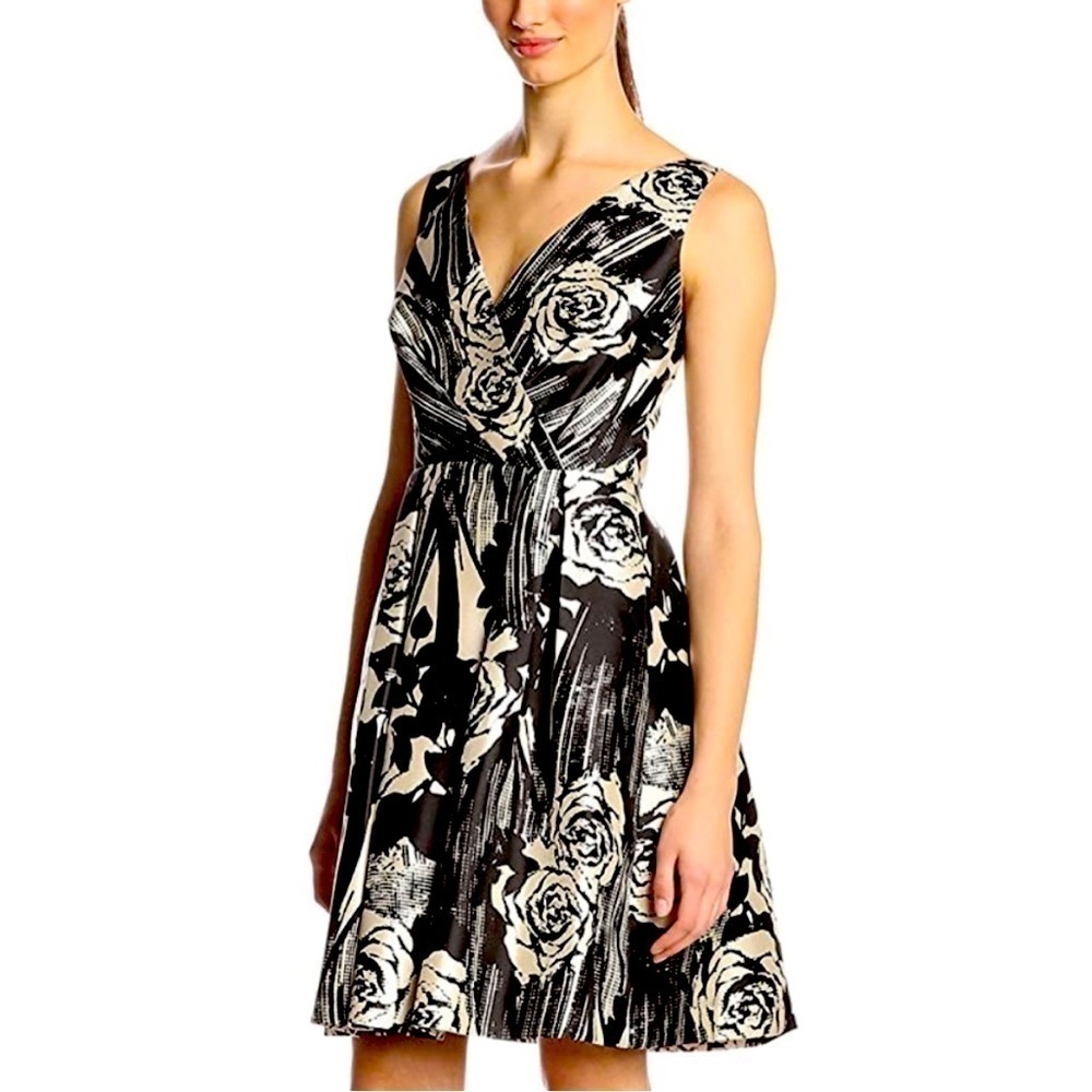 Donna Morgan Fit & Flare V-neck cocktail Dress